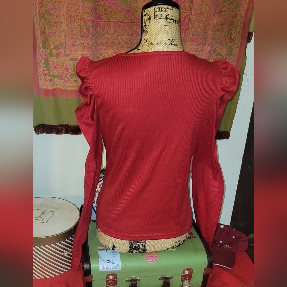 Red top - Picture 3 of 4